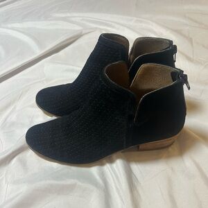 Susina Women’s Ridlee Black Suede Leather Slip On Ankle Boots Size 7